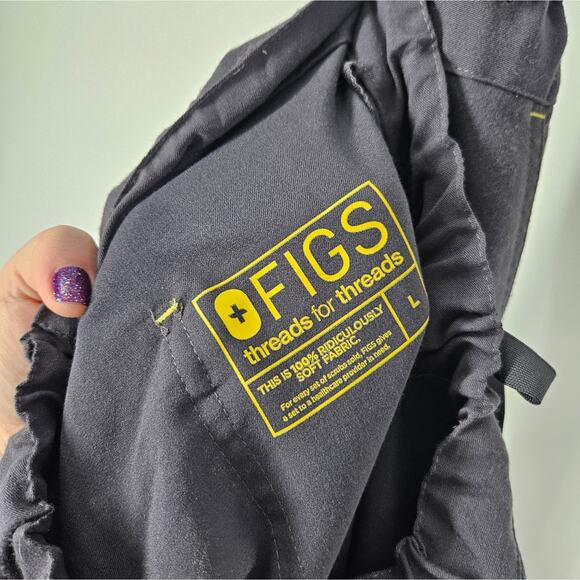 Figs Grey Short Sleeve Straight Leg Scrub Set L - Picture 15 of 15